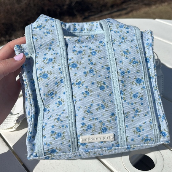 Viral Madden Girl Floral Mini Tote with Matching Coin Purse - Picture 9 of 14